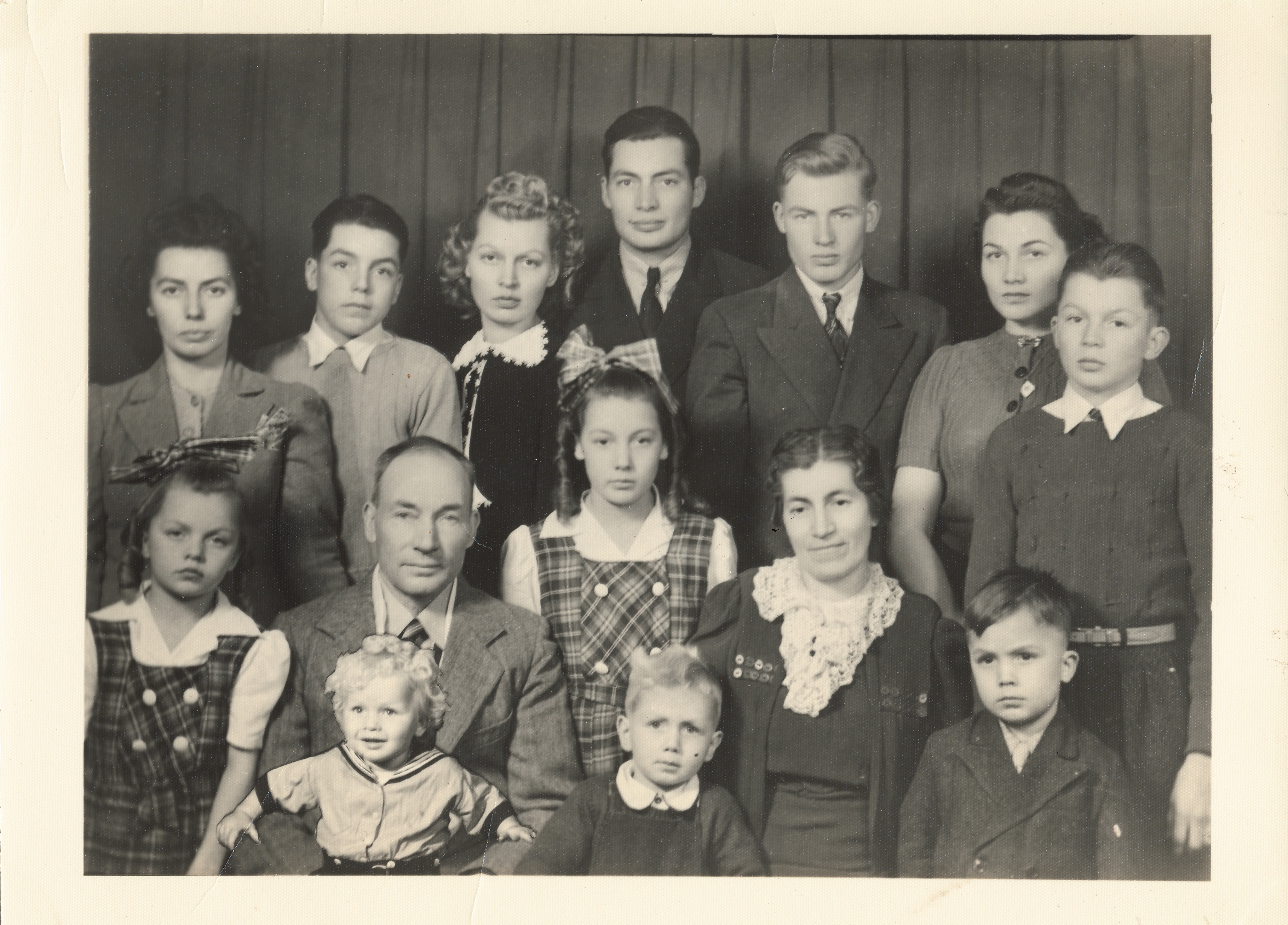 8. Great Grandma Gudrun and Great Grandpa Severin Linseth and their 12 children Edith Linseth Veeder is center in the plaid
